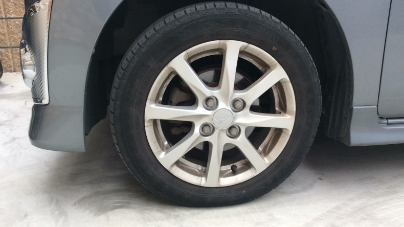 タイヤホイール前