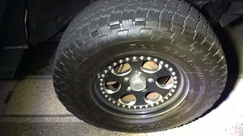 タイヤホイール前