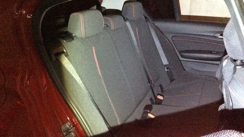 内装後方シート