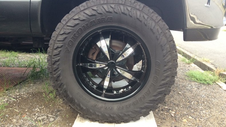 タイヤホイール前