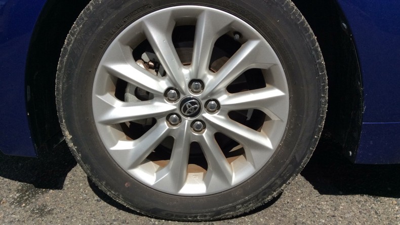 タイヤホイール前