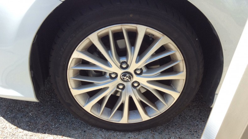 タイヤホイール前