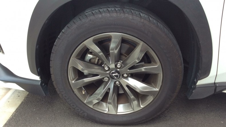 タイヤホイール前