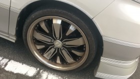 タイヤホイール前