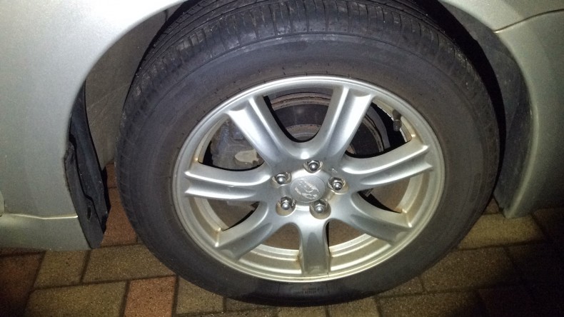 タイヤホイール前