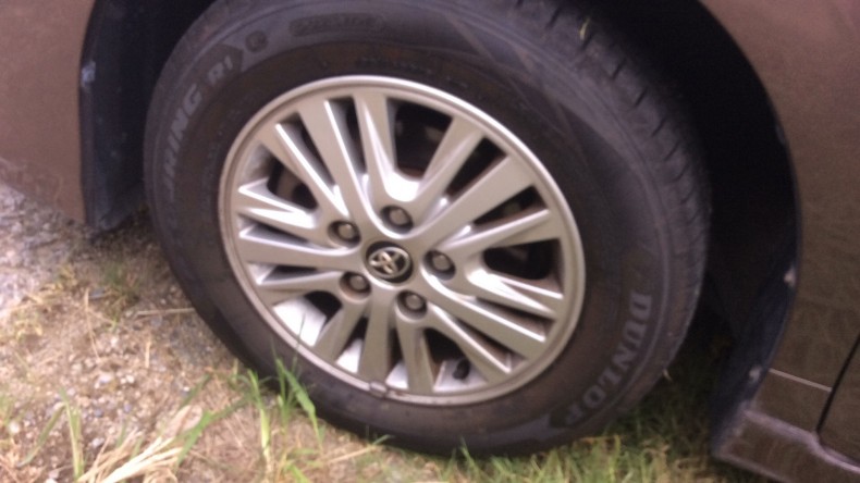 タイヤホイール前