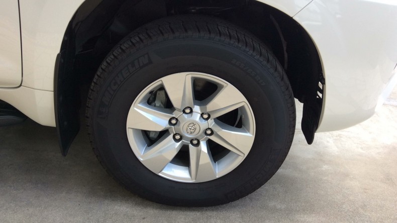 タイヤホイール前