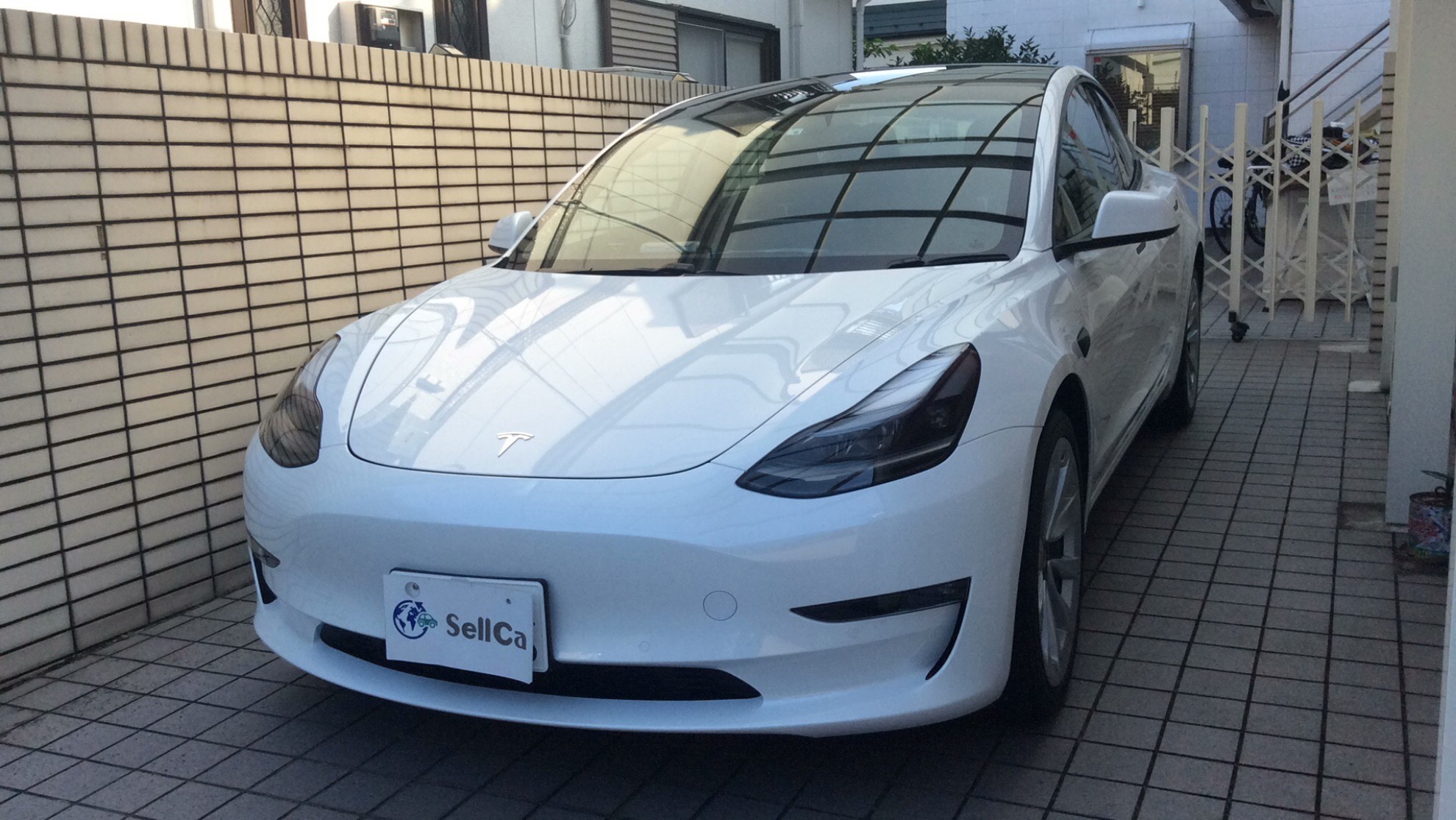 テスラ　モデル３ スタンダードプラスの車種サムネイル画像