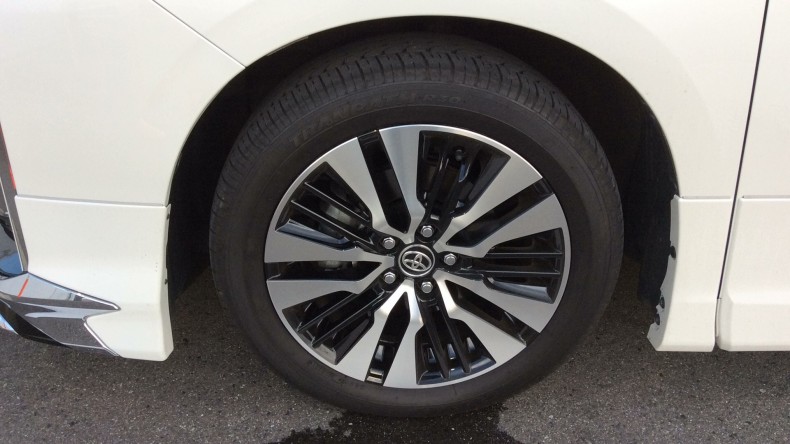 タイヤホイール前