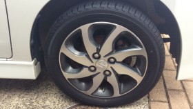 タイヤホイール前