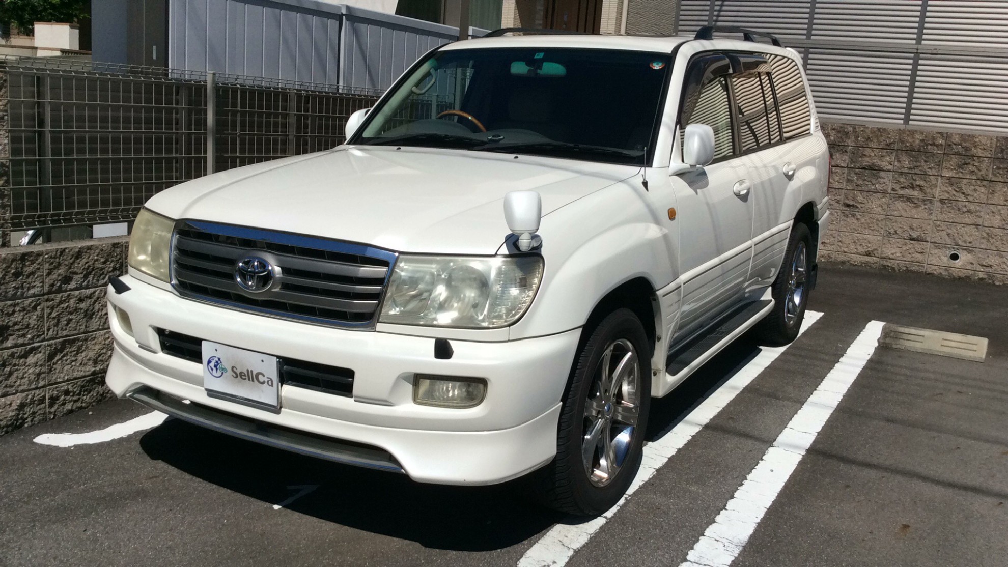 トヨタ　ランドクルーザー１００の車種サムネイル画像