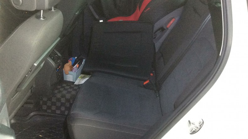 内装後方シート