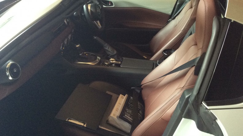 内装後方シート