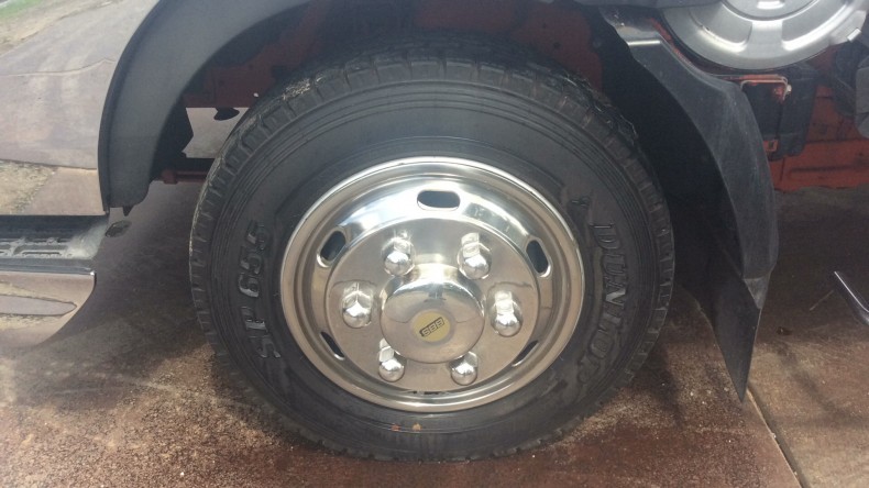 タイヤホイール前