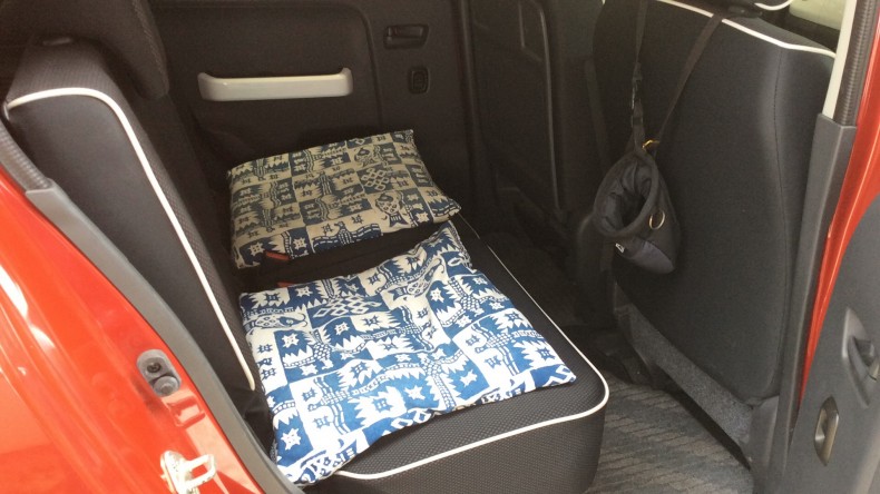 内装後方シート