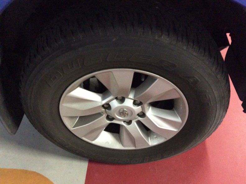 タイヤホイール前