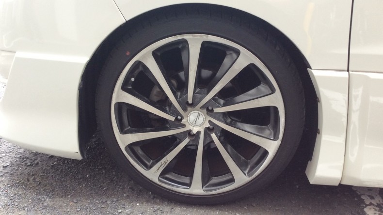 タイヤホイール前