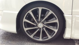 タイヤホイール前