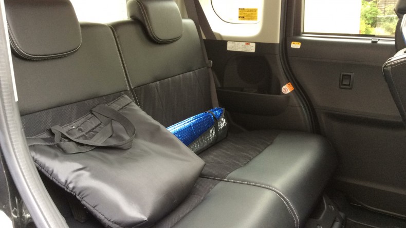 内装後方シート