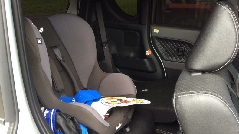 内装後方シート