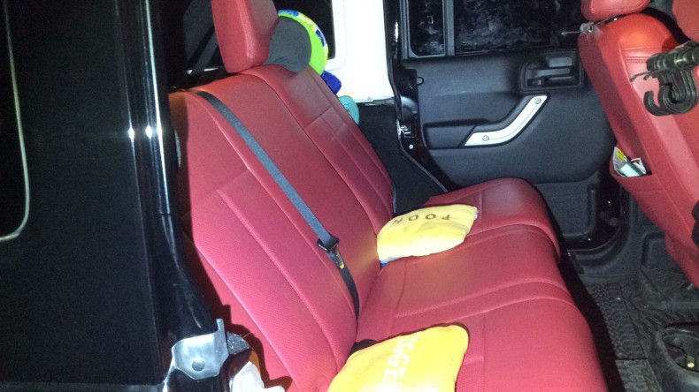 内装後方シート