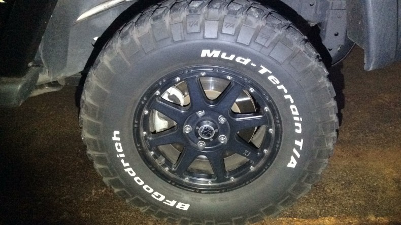 タイヤホイール前