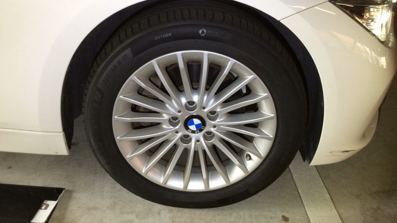 タイヤホイール前