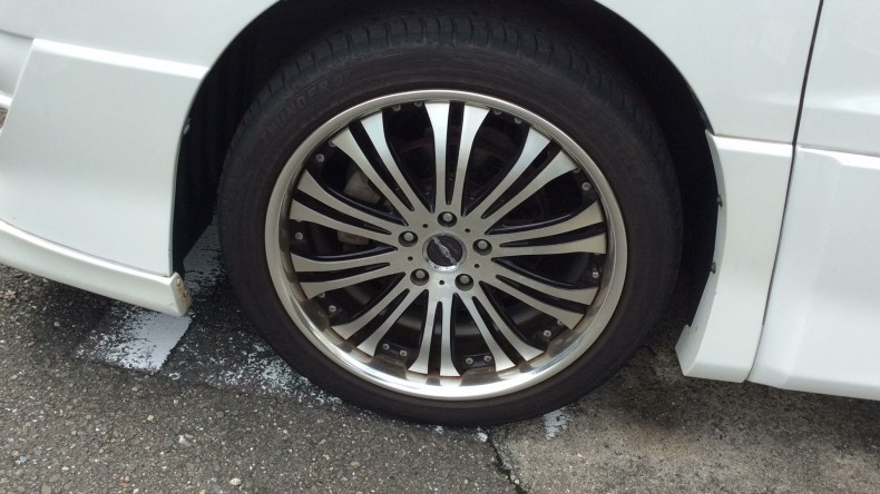 タイヤホイール前