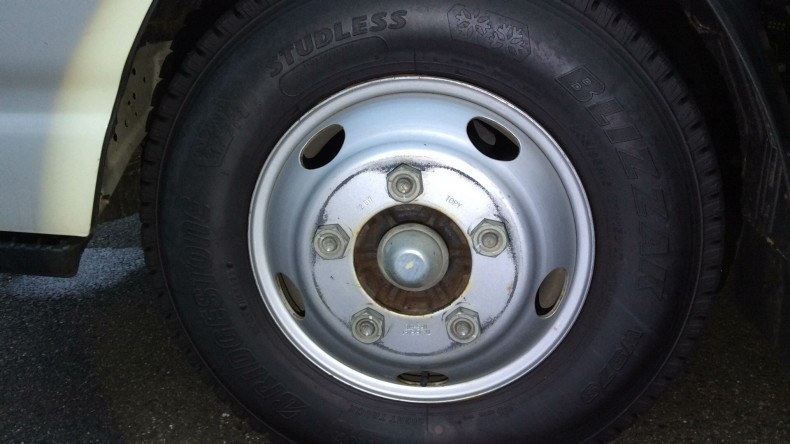 タイヤホイール前