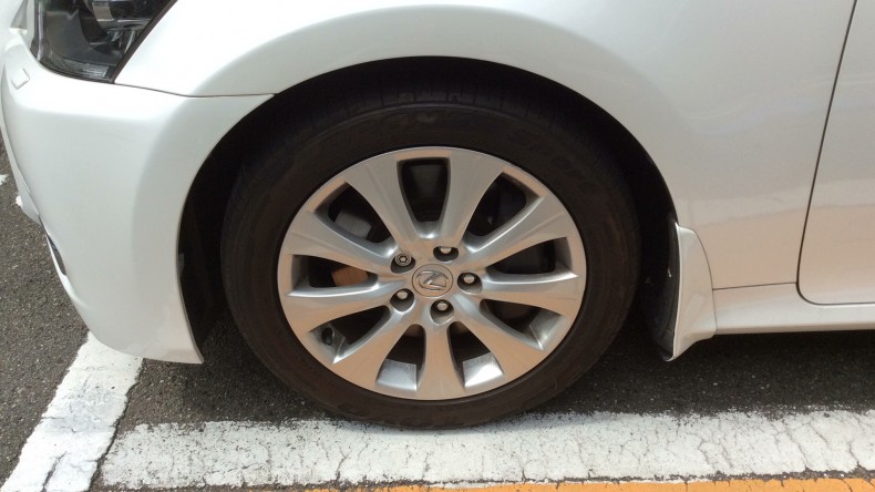 タイヤホイール前