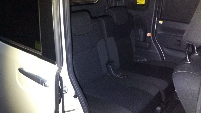 内装後方シート