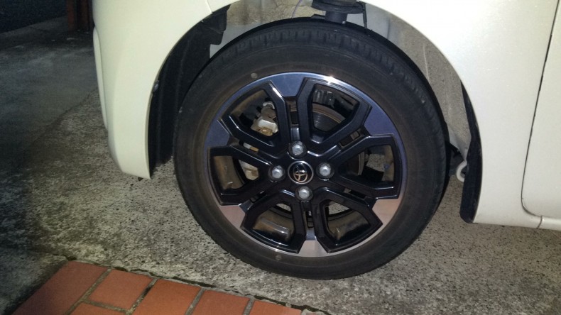 タイヤホイール前