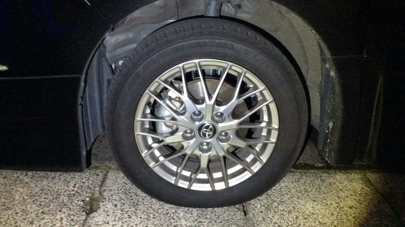 タイヤホイール前