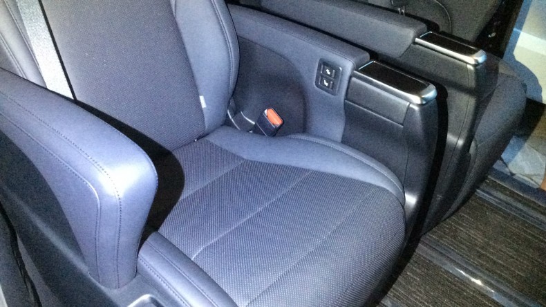 内装後方シート