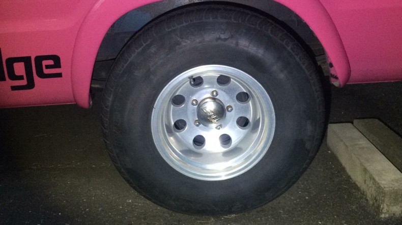 タイヤホイール前