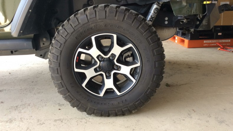 タイヤホイール前