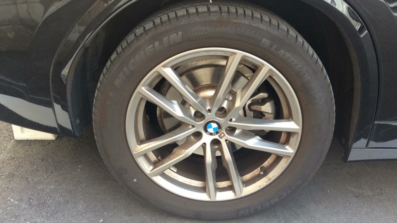 タイヤホイール前