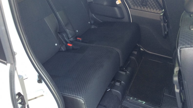 内装後方シート