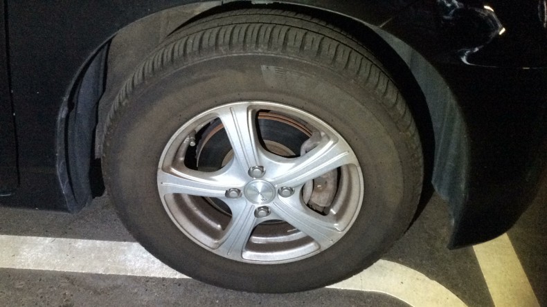 タイヤホイール前