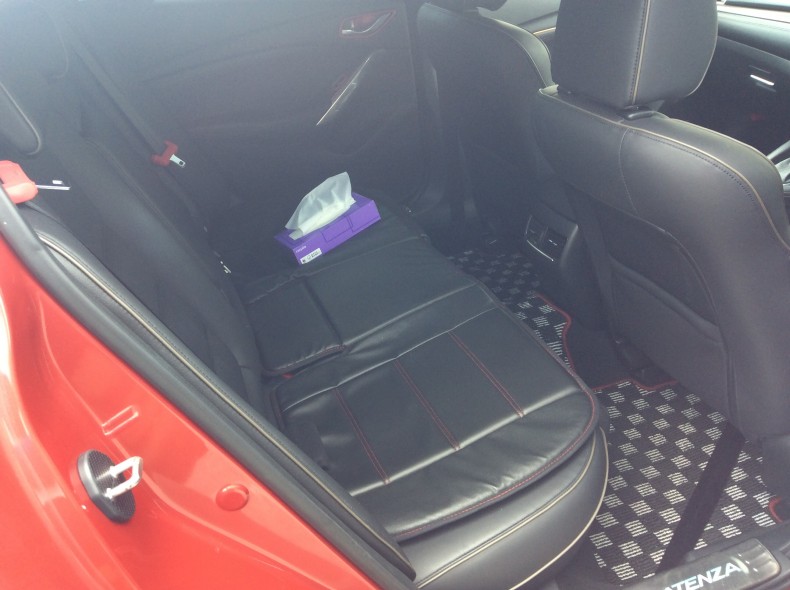 内装後方シート