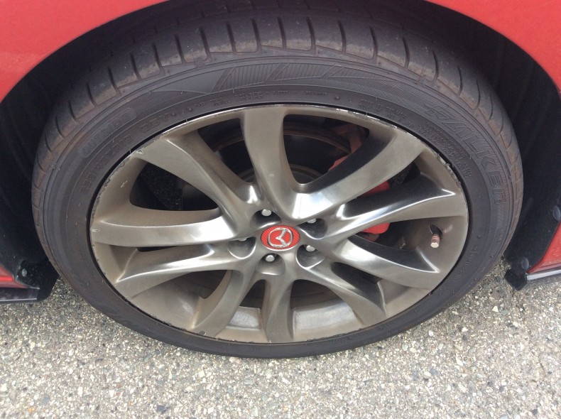 タイヤホイール前