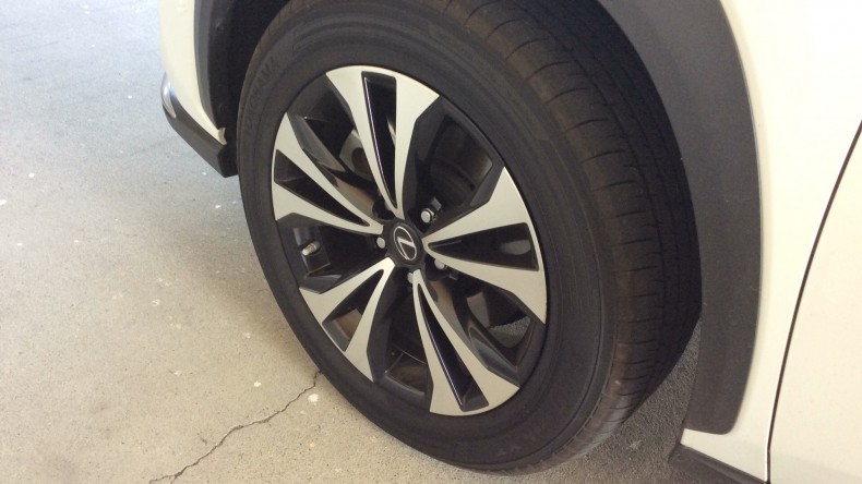 タイヤホイール前