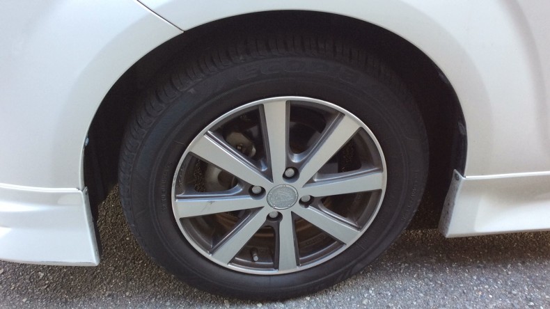 タイヤホイール前