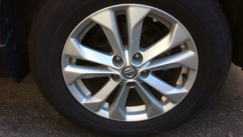 タイヤホイール前