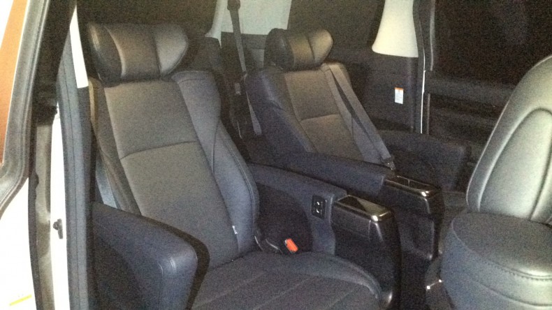 内装後方シート