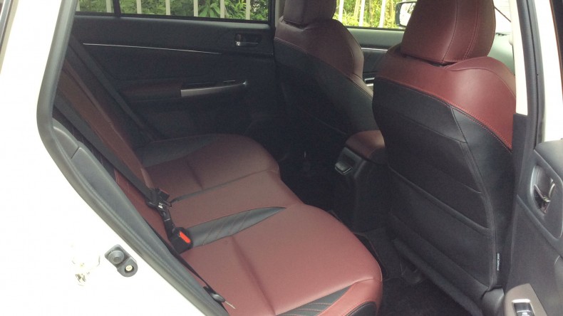 内装後方シート