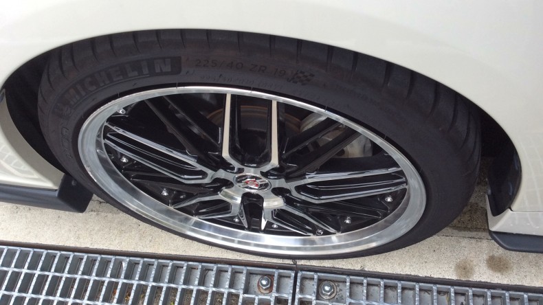 タイヤホイール前