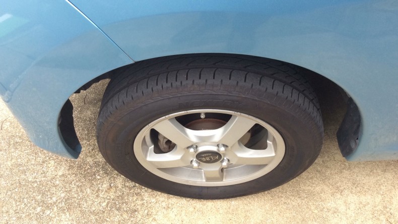 タイヤホイール前