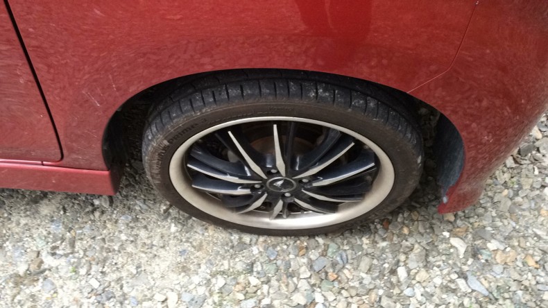 タイヤホイール前