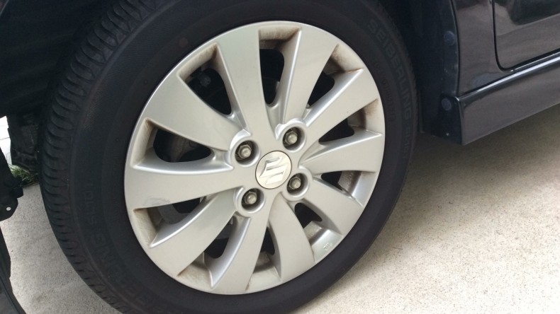 タイヤホイール前